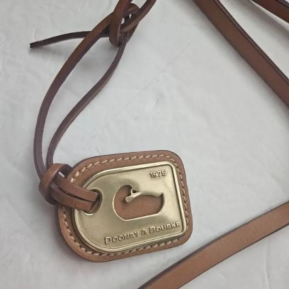 DOONEY AND BOURKE‎ SMALL CROSSBODY SATCHEL
